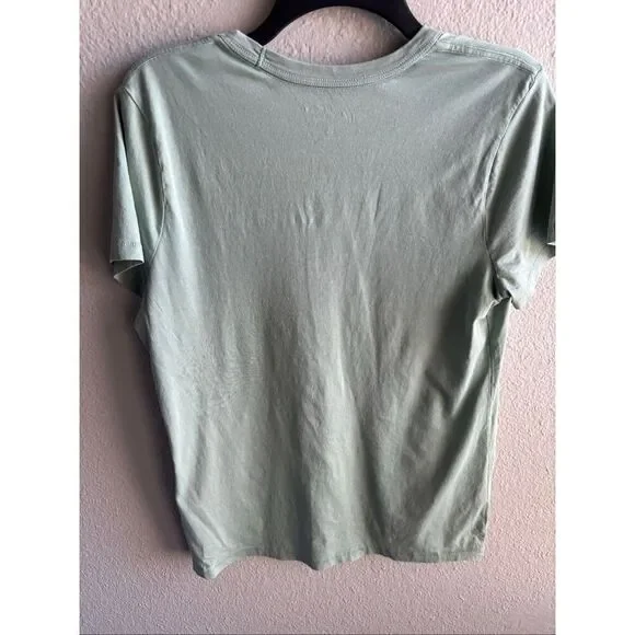 ❤️Universal Thread V-Neck Tee - Picture 3 of 5